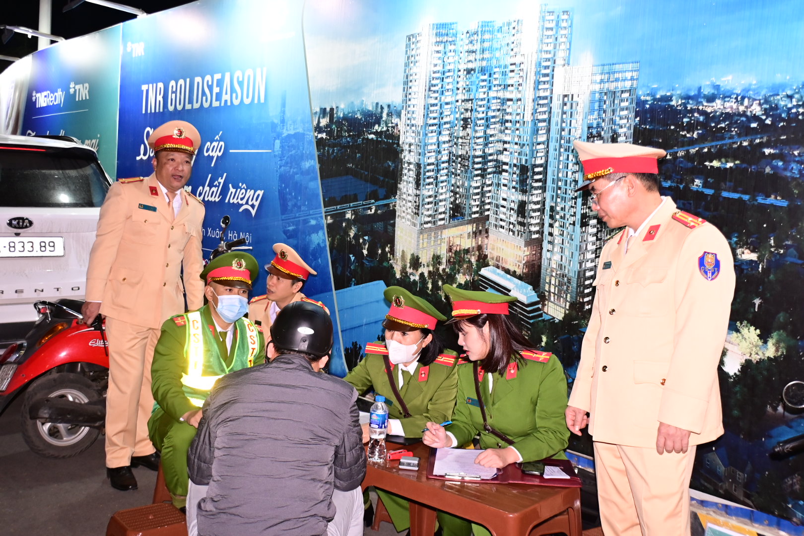 Phát hiện 9 trường hợp điều khiển xe mô tô vi phạm nồng độ cồn đêm 29/12/2023